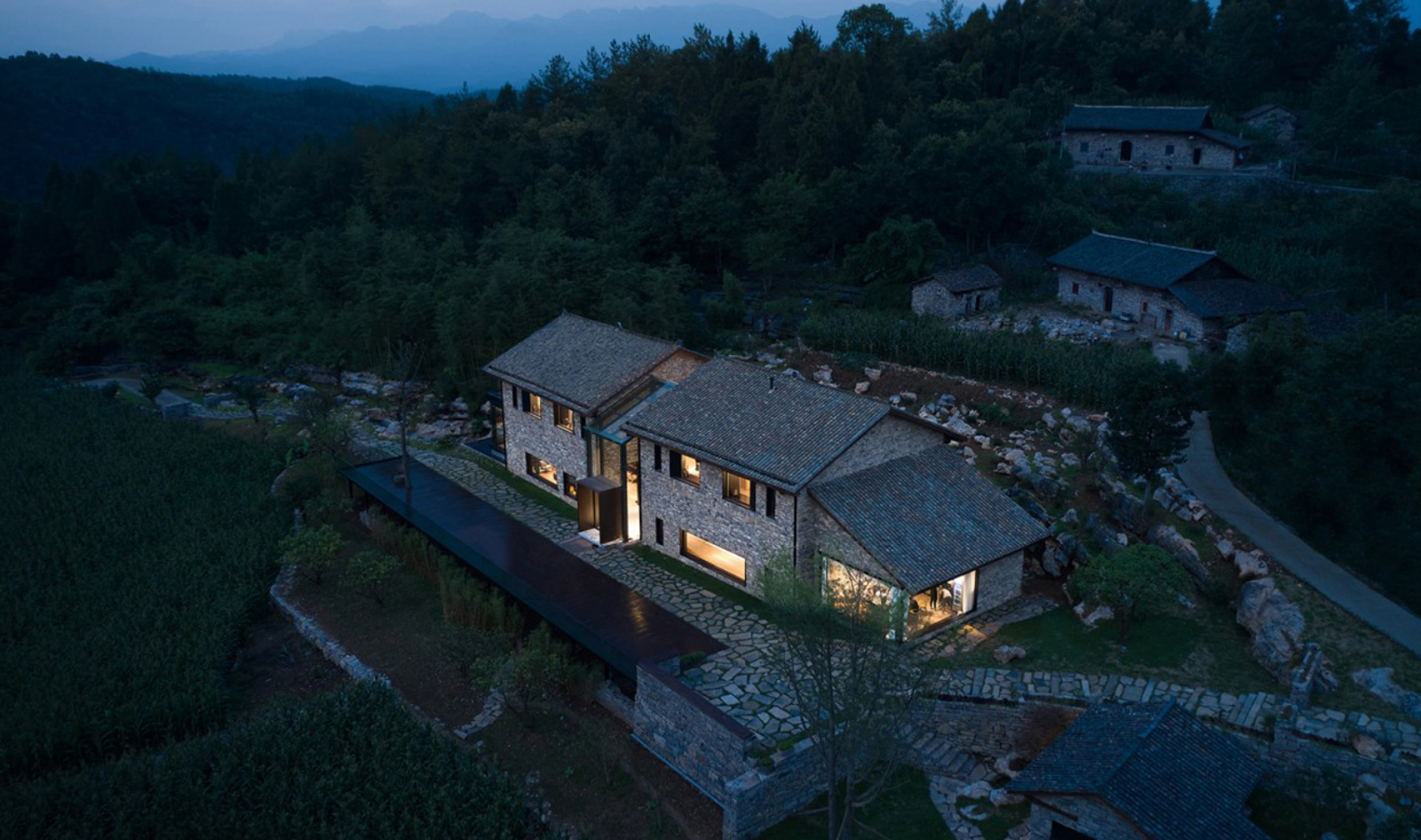 南岔湾·石屋部落民宿